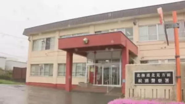 ひき逃げか　紋別市で大型トレーラーが歩行者はね立ち去る　歩行者の女性は意識ありで病院搬送