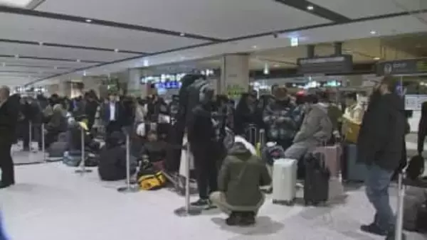 移動手段を失った7000人が新千歳空港に滞留した問題　大雪対応めぐりJR北海道に異例の抗議