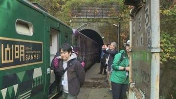 廃止の危機乗り越え10年…北海道の“日本一の秘境駅”小幌駅で記念ツアー、ファン52人と屋鋪さんが魅力堪能