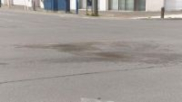 旭川市でパトカー追跡のバイクが交差点で軽乗用車と衝突、1人けが