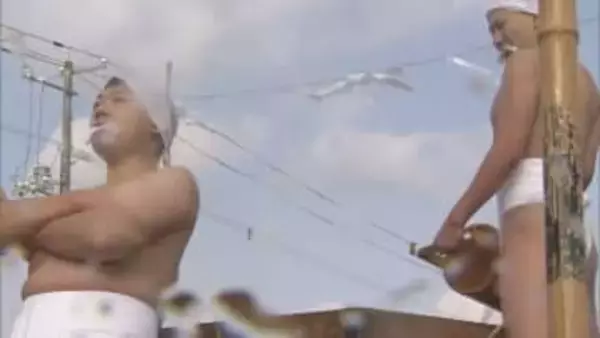 厳寒の津軽海峡にしぶき上げ「寒中みそぎ祭り」開催　道南・木古内町の佐女川神社の伝統神事