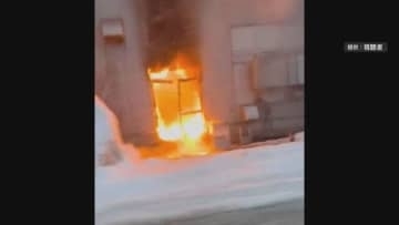 【続報】約5時間半燃える　札幌・食品工場火災で内部にいた約100人避難　男性1人が軽いやけど