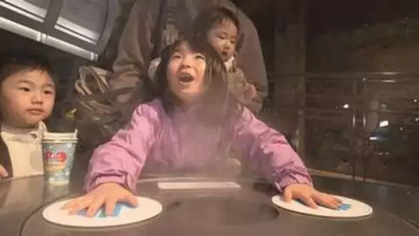 カッコいい水鉄砲…ボタン押すと水蒸気が顔に 札幌市水道記念館が今季開館　水遊び体験に子どもたち歓喜