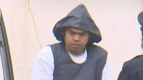 苫小牧市　共同住宅の玄関"段ボール"に火をつけたか　26歳男を逮捕・送検　連続不審火への関与をほのめかす