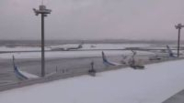 大雪の影響 空の便直撃 新千歳空港発着あわせて50本超が欠航　滑走路は運用可能な状態　北海道エアポート