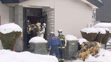 「水道管が凍り、解凍中に壁から火が出た」札幌市西区の住宅で火事　70代男性軽傷　室内の壁など焼ける