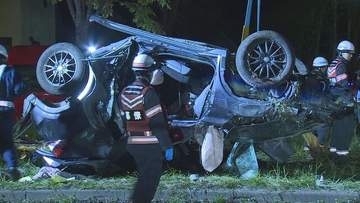 【速報】乗用車が街路樹に衝突し横転 2人死亡1人重傷「中央分離帯に乗り上げ3人閉じ込め 」　北海道