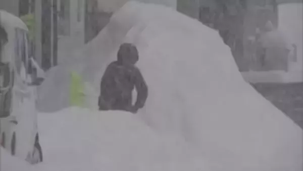 札幌　記録的大雪　積雪が101センチ　JRは快速エアポート111本を含む426本が運休