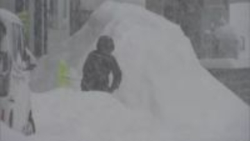 札幌　記録的大雪　積雪が101センチ　JRは快速エアポート111本を含む426本が運休