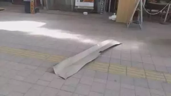 屋根のものとみられる資材が落下　札幌市中央区の狸小路商店街で　幸いけが人はなし