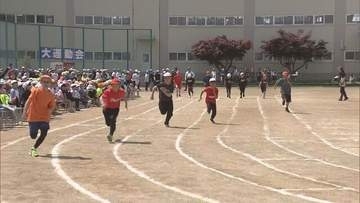 初夏の陽気のなか「宣誓！」 小学校は運動会の季節到来!  気温約20℃ さわやかな風をかけ抜ける　札幌市