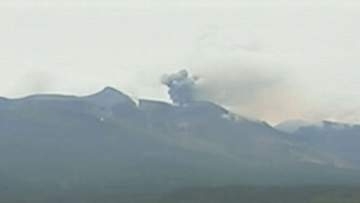 北海道十勝岳でごく小規模な噴火　噴煙約200m　噴火警戒はレベル「2」で継続　今後も噴火繰り返す可能性も