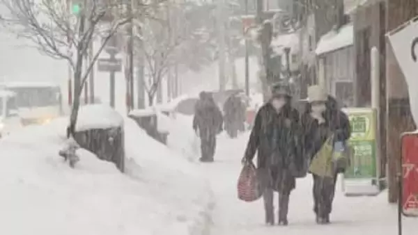 札幌の雪、急激に強まり積雪急増　帰宅ラッシュ直撃で運転に厳重な注意を　新千歳空港では82便が欠航