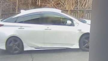 運転中にドア開け後退　女性にけが　傷害などの疑いで男逮捕「人がいるのに後退した」車は他人名義　千歳市