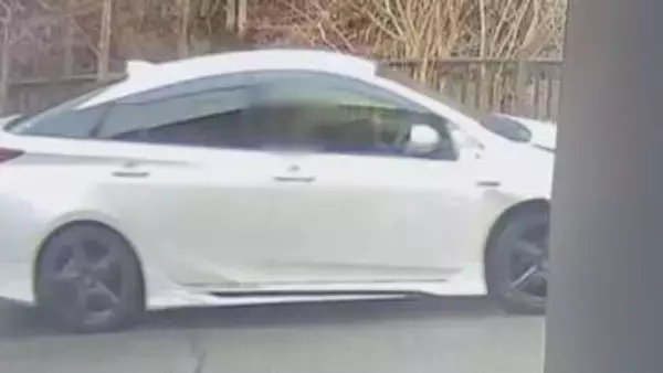 運転中にドア開け後退　女性にけが　傷害などの疑いで男逮捕「人がいるのに後退した」車は他人名義　千歳市