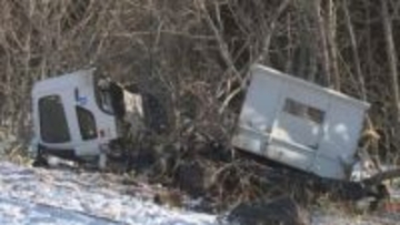 「座席が前に放り出される感じ」JR花咲線の踏切でトラックが列車と衝突　トラック運転手死亡