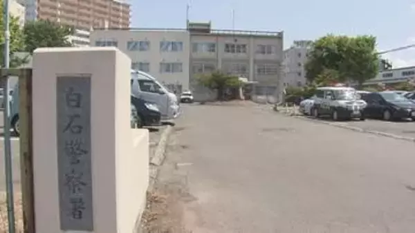 「トイレ貸して」住宅内のトイレで女児へのわいせつ事件　高齢の男、逃走中　70歳くらい・白っぽい上着