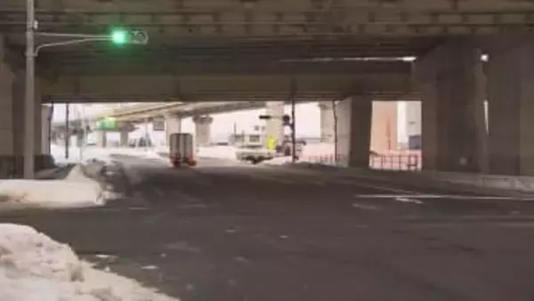 札幌市白石区の国道交差点 右折しようとした大型トラックと乗用車が衝突 70代女性が死亡