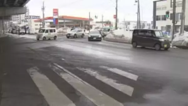 「1回降りて僕のことを見た」札幌市東区で50代男性はねられる事故　車は現場から逃走 男性は左肘などにけが