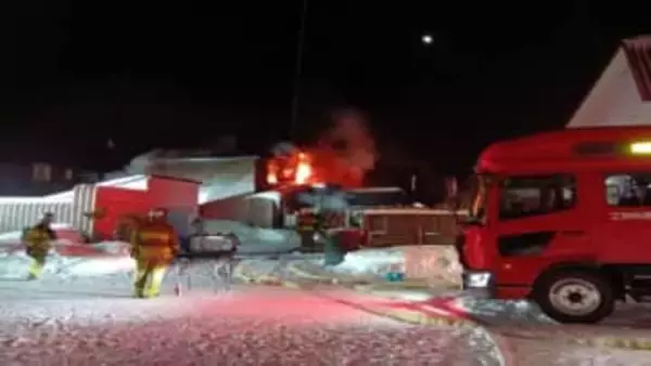 ＜速報＞「要救助者がいる」との情報も　2階建て住宅焼く火事　現在消火活動中　北海道・江別市