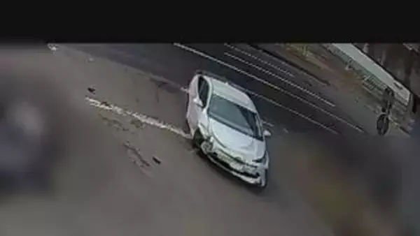 「事件当日に発見・押収　千歳でひき逃げと当て逃げ事故を起こし逃走中の乗用車か、防カメ複数捉える」の画像