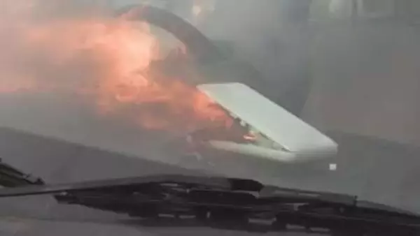白い煙が…夏場に急増するリチウムイオン電池の発火事故　「熱」と「衝撃」から身を守る正しい使い方は？