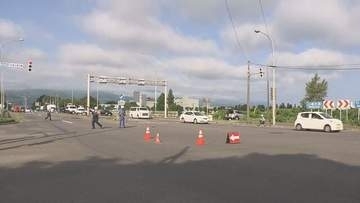 小樽市銭函の交差点でオートバイと乗用車が衝突　オートバイに乗っていた男性が意識不明の重体