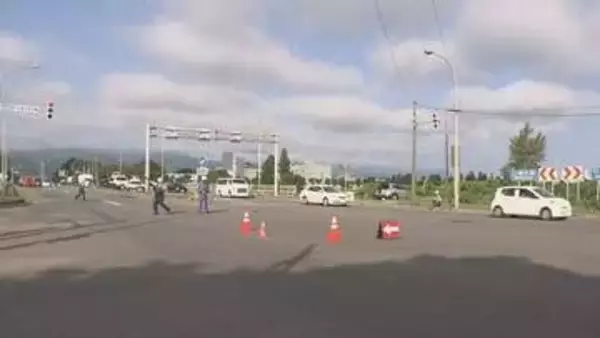 小樽市銭函の交差点でオートバイと乗用車が衝突　オートバイに乗っていた男性が意識不明の重体