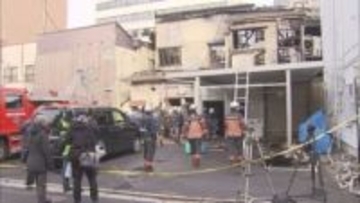 函館繁華街火災 通報から17時間後に鎮火　"トイレ付近から火" 裏口のアスファルト舗装工事でバーナー使用