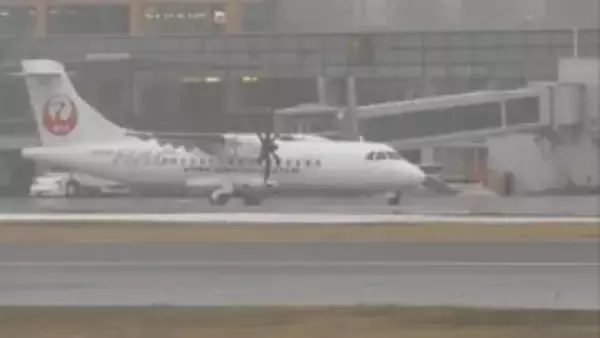 エンジン音が「聞こえなくなって急に揺れだした」プロペラ旅客機が函館空港に“緊急着陸”　雪が原因か