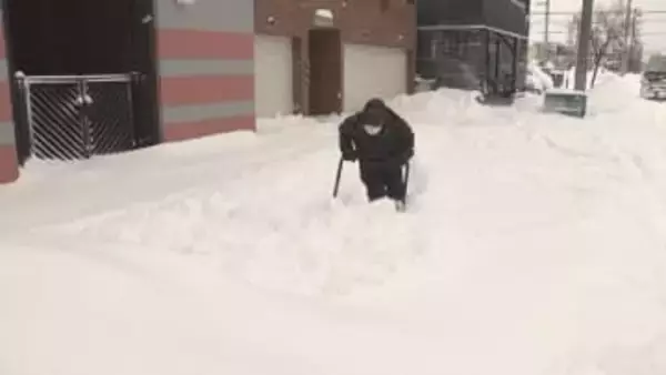 強い冬型の気圧配置で北海道にまとまった雪 住民、朝から雪かきに追われる 喜茂別町積雪35cm、札幌でも20cm