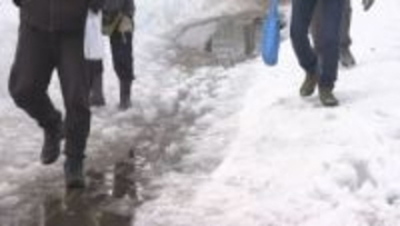 救急搬送過去最多の2000人超え　ツルツル・ぐちゃぐちゃ路面での転倒に注意