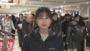 【中継】混雑続く新千歳空港　運行再開したJRの乗車待機列100m　一夜明かした空港利用客ら疲弊