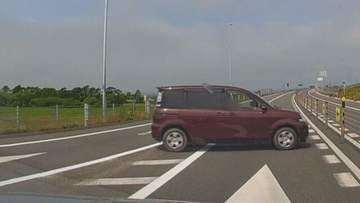 【ドラレコ映像】道東道・釧路西IC近くで逆走車　高齢男性が運転か　「向こうもこちらの方を見ていた」
