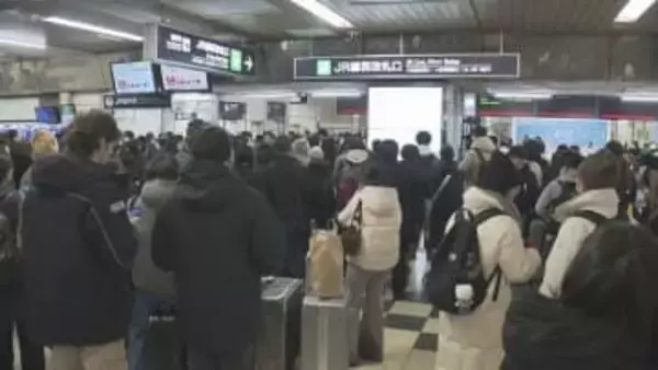 まとまった雪でJR札幌駅などでポイントに雪や氷詰まる　ダイヤ乱れ　新千歳空港には長蛇の列も