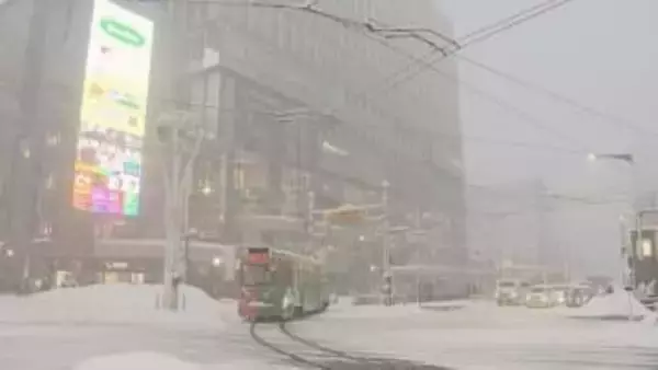 札幌・すすきののいまの様子　夜には雪が強まり積雪急増する恐れ　帰宅時間帯に警戒　安全運転に心がけを
