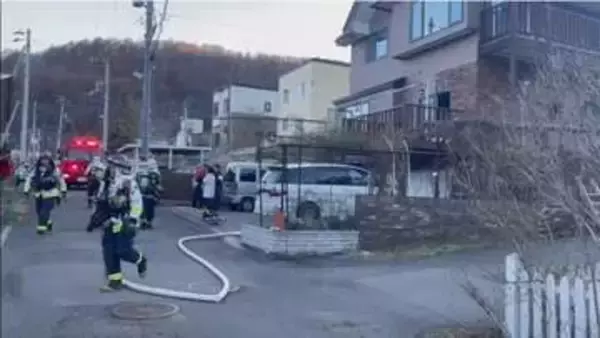 【速報】札幌市南区で住宅から煙　70代の男性1人けが　火はほぼ消し止められる