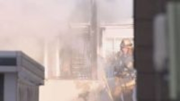 「黒煙が噴出している」通行人が通報　2階建て住宅で火事　住人とみられる高齢女性が病院搬送　釧路市