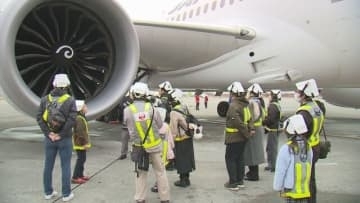 大きさにびっくり！目の前に飛行機のエンジンやタイヤ　航空業界の仕事を親子で学ぶイベント　新千歳空港