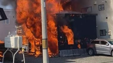 「除雪機と燃料、ガスボンベも入っているから爆発すると危ない」物置が焼ける火事　住宅にも延焼　旭川市