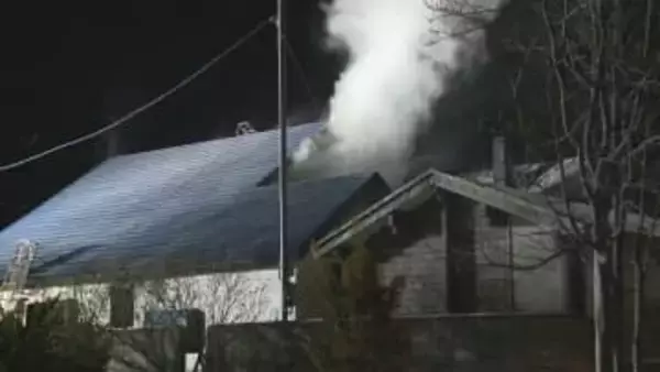 「建物から黒煙」室蘭市の住宅で火事　住人とみられる高齢の男性を病院に搬送