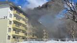 「【速報】札幌市南区真駒内の5階建て共同住宅で火事　年齢性別不明の遺体みつかる　現在消火活動中」の画像1