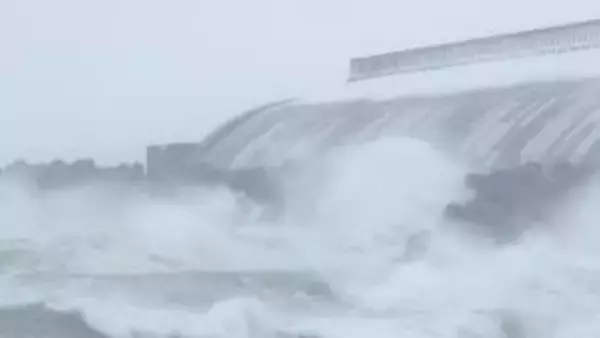 8日　北海道北部の日本海側荒天つづく　フェリー欠航　警報解除後も交通障害などに注意