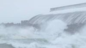 8日　北海道北部・日本海側荒天つづく　フェリー欠航　警報解除後も交通障害などに注意