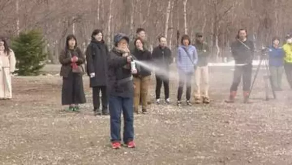 クマスプレーの噴射体験も　　知床財団が主催　クマの生態や対応策を学ぶイベント　斜里町で開催