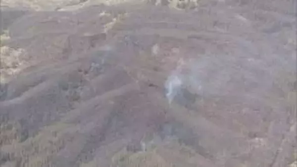 消火のめど立たず　ヘリによる空中からの消火活動続く　北海道池田町の林野火災　建物4棟全焼　2人けが