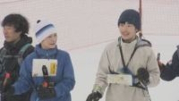秋篠宮妃・紀子さまと悠仁さまがスキーオリエンテーリングを子どもたちと笑顔でご体験　北海道留寿都村