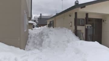 「雪の中に人の足が見える」旭川市の住宅敷地で雪に埋もれ80代女性死亡　落雪に巻き込まれたか