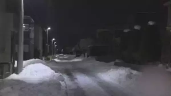 大雪に見舞われた札幌の住宅街　日が暮れてどうなった…落雪の恐れも　気温上昇や強い風にも注意