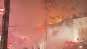 函館の雑居ビル全焼火災、出火原因はアスファルト補修工事の"ガスバーナー" 消防が結論